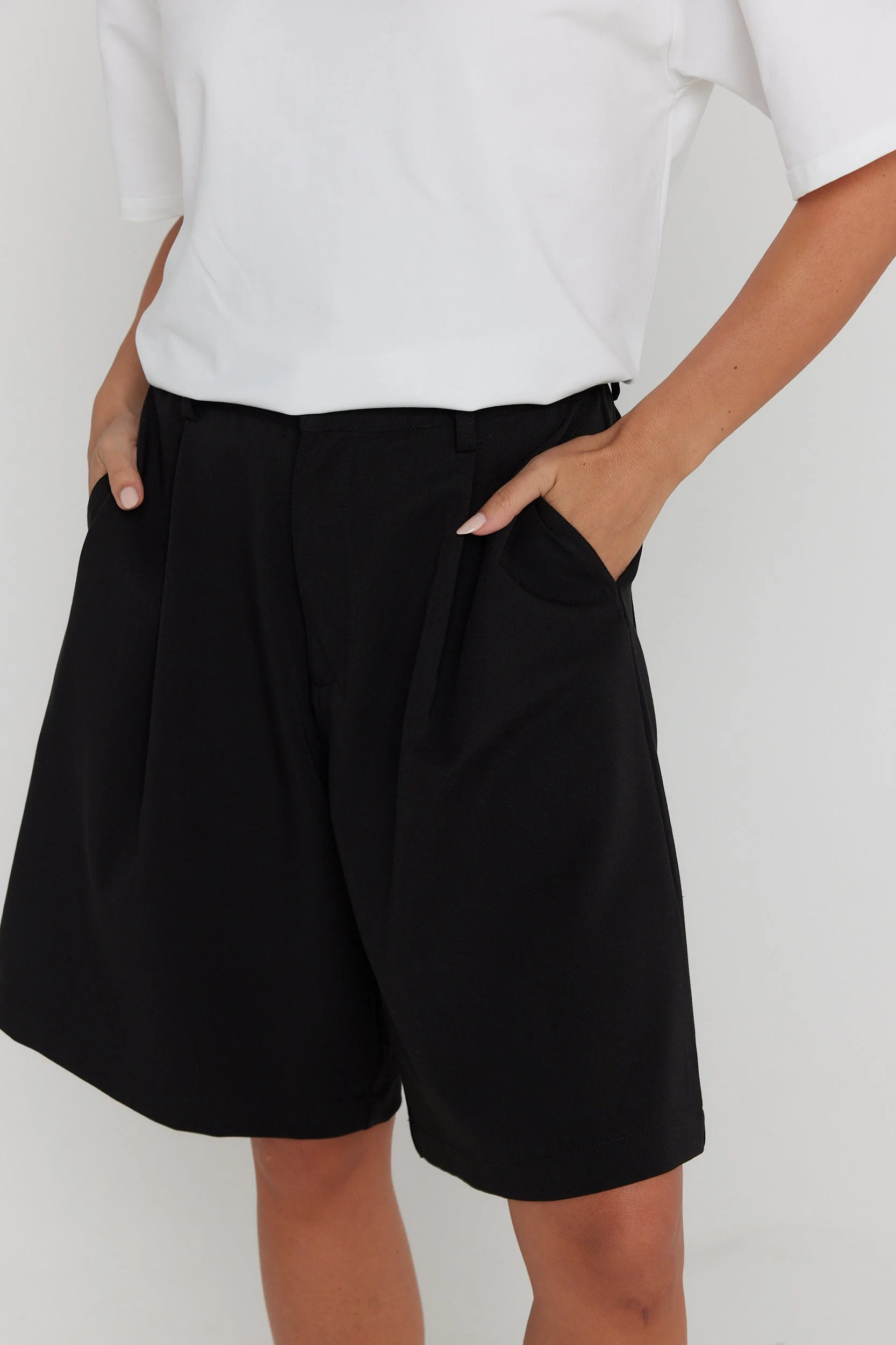 BERNY Shorts Black - Image 7
