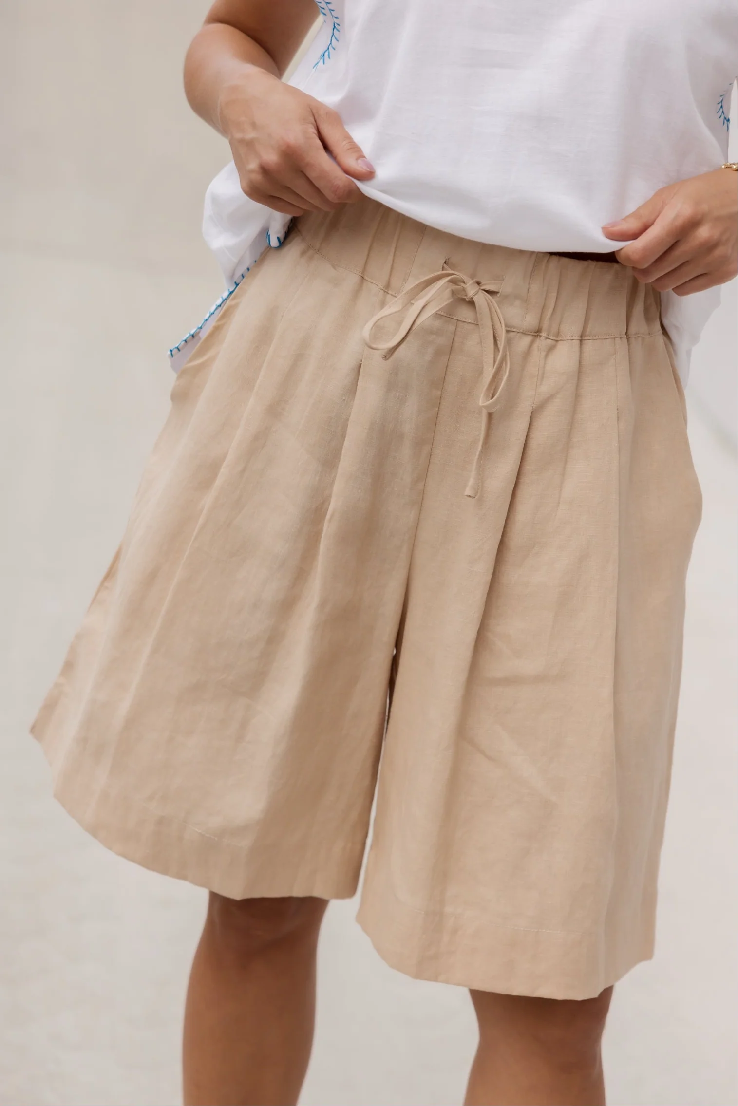 JUNY Shorts Beige