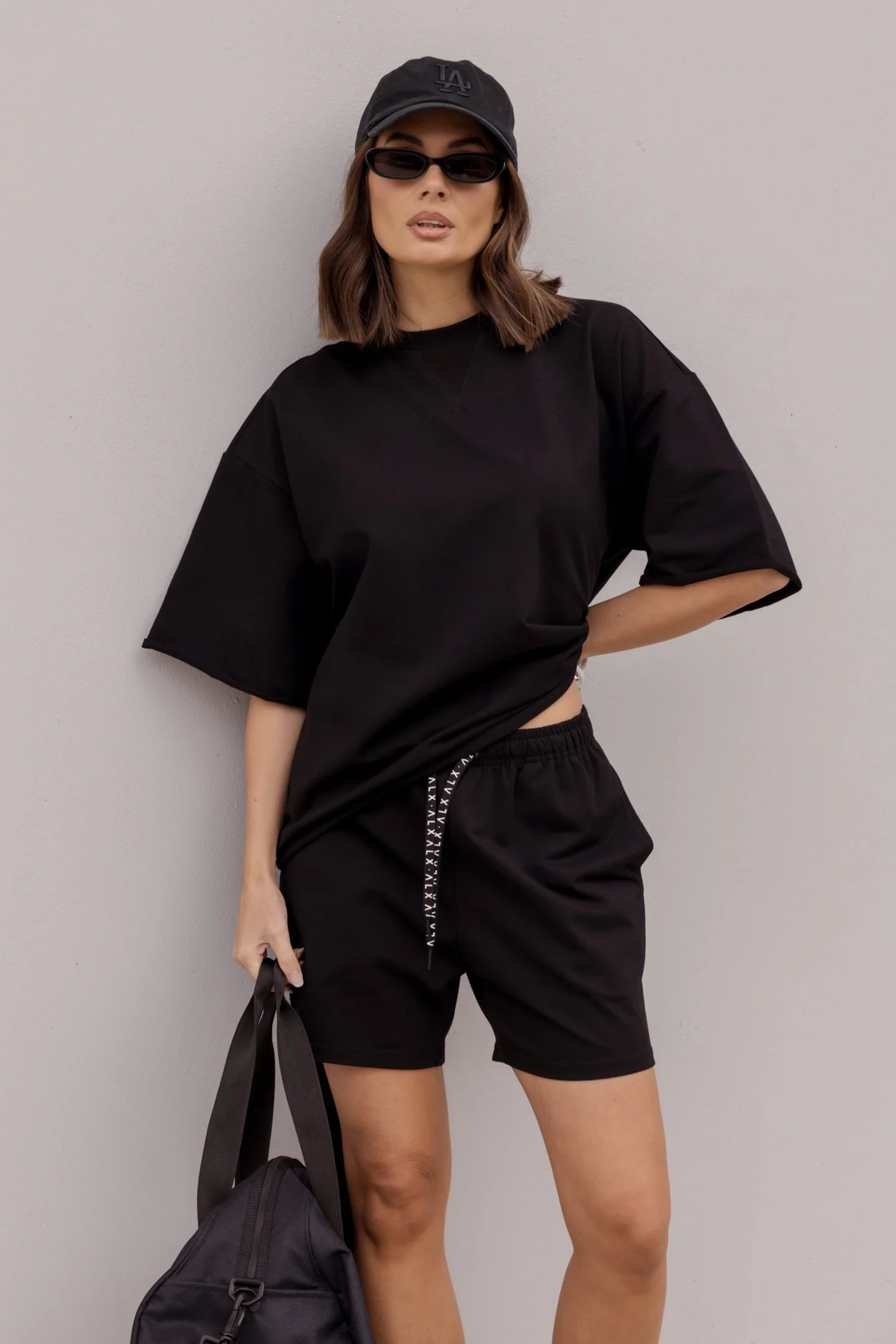LEVI Shorts Black - Image 3