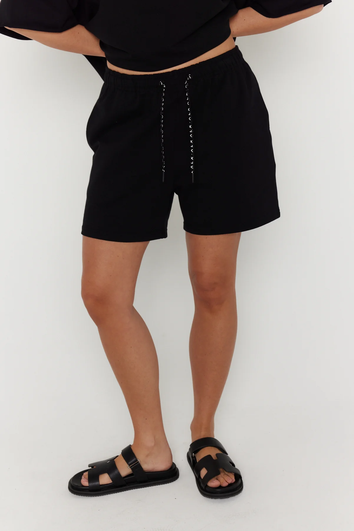LEVI Shorts Black - Image 6