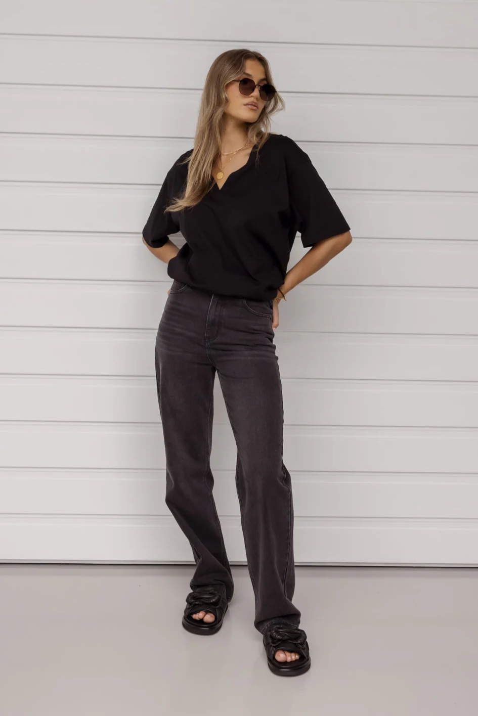 NIX V-Neck T-Shirt Black - Image 4