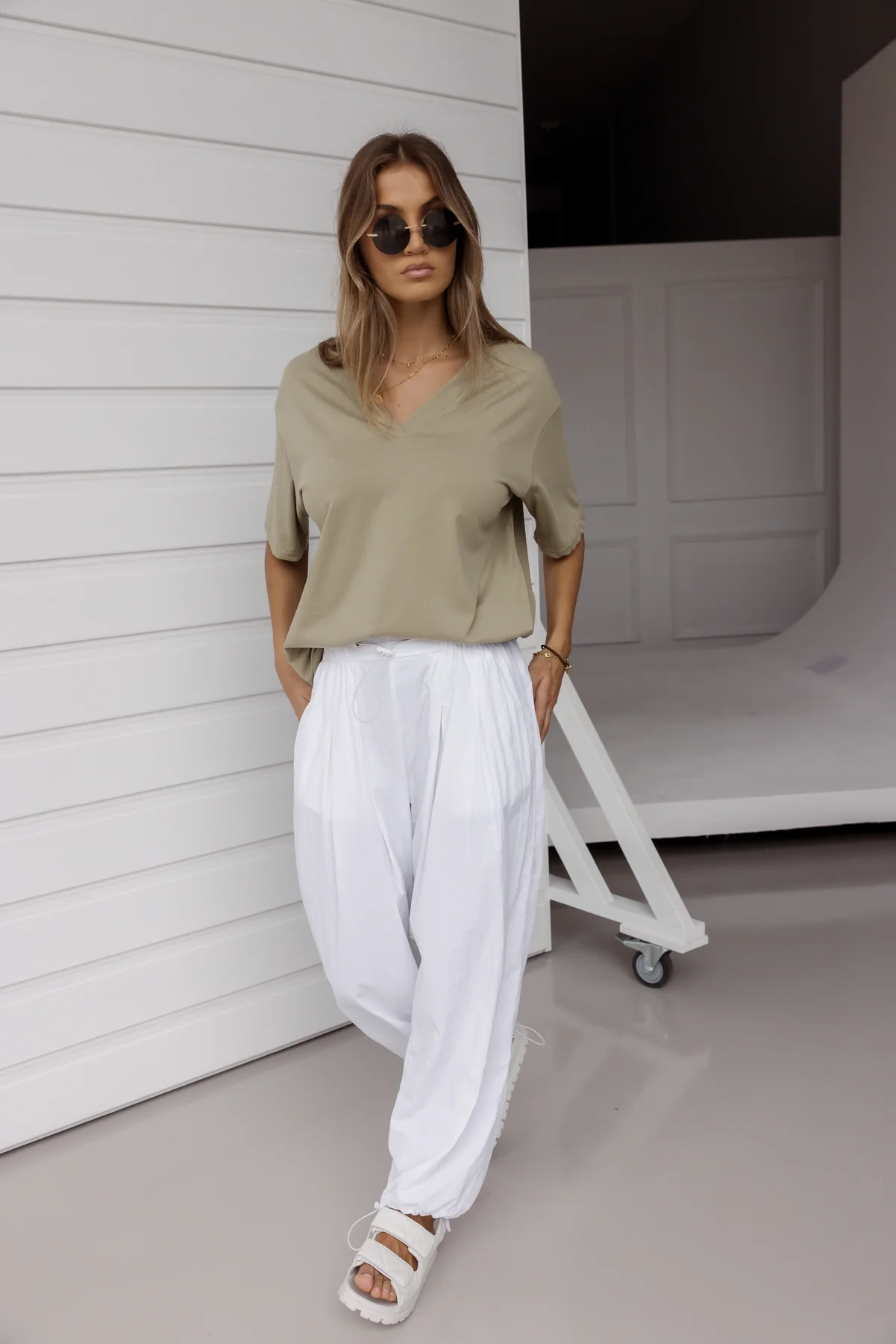 NIX V-Neck T-Shirt Green Taupe - Image 4