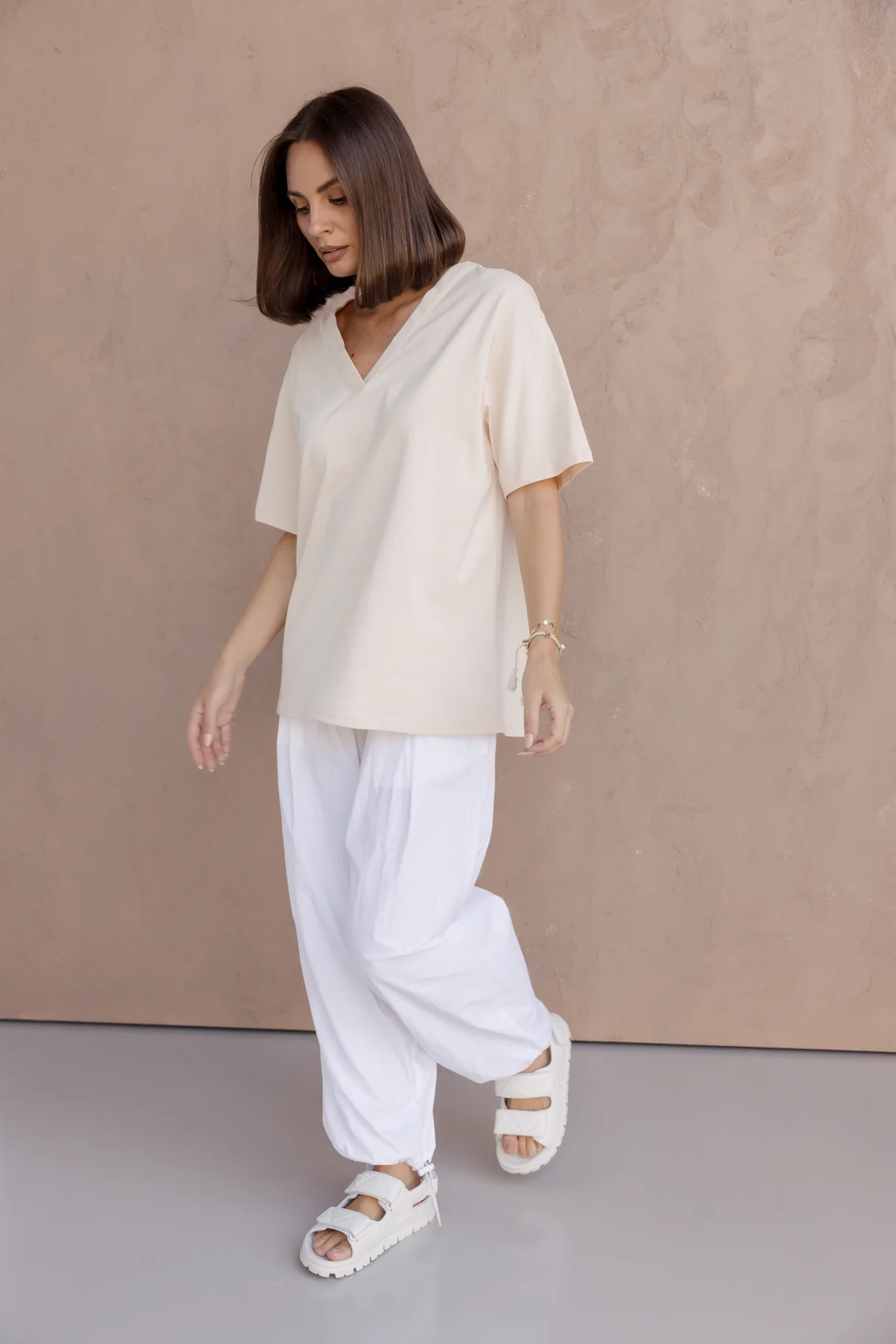 NIX V-Neck T-Shirt Cream - Image 3