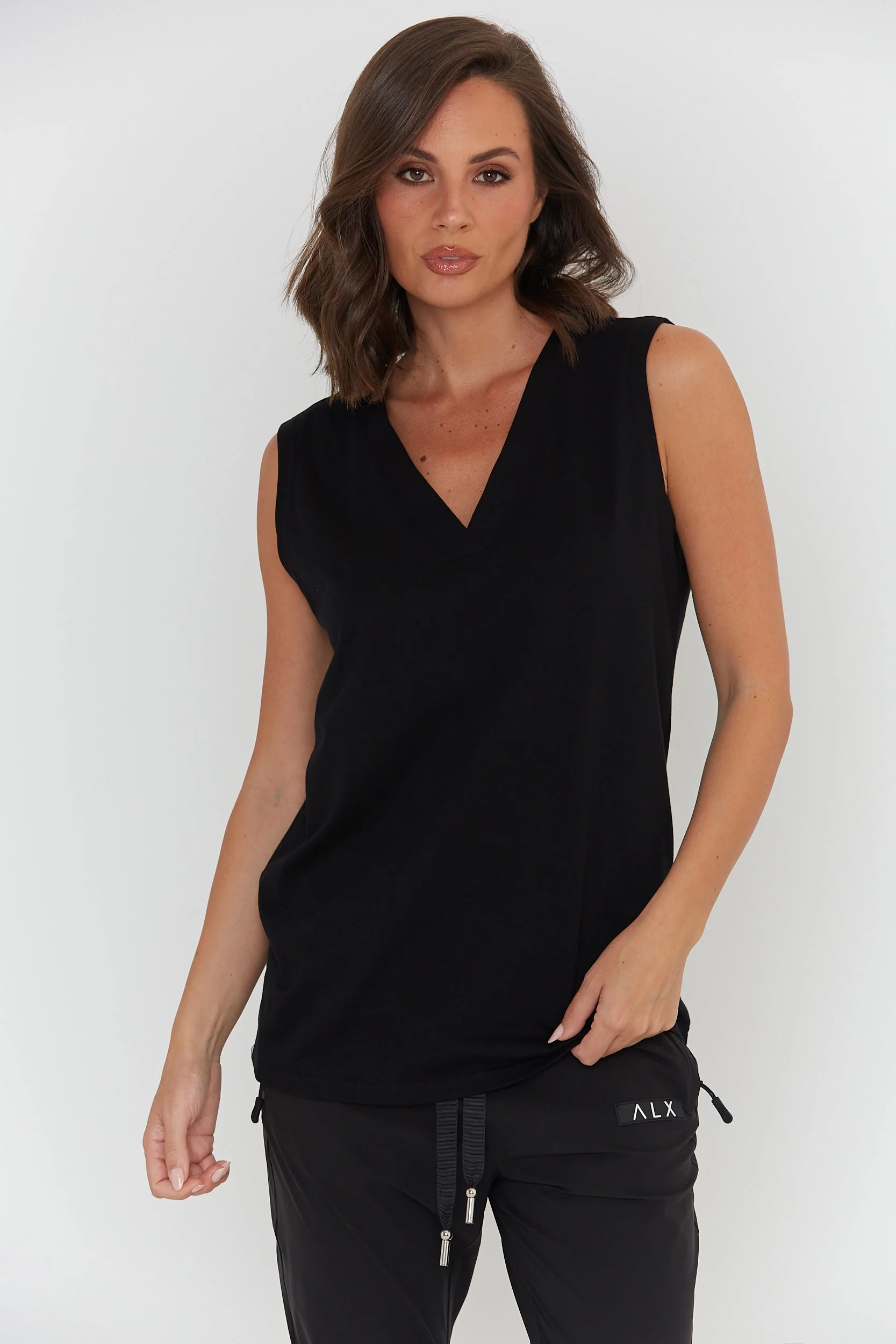 SIMBA V-Neck Black - Image 4