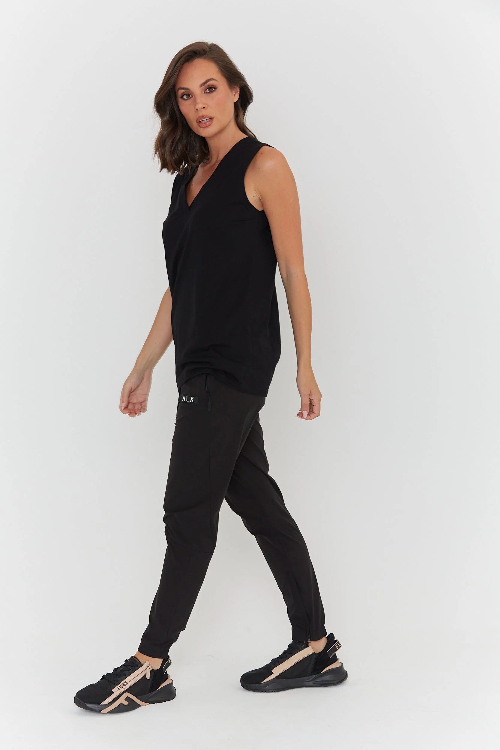 SIMBA V-Neck Black - Image 7