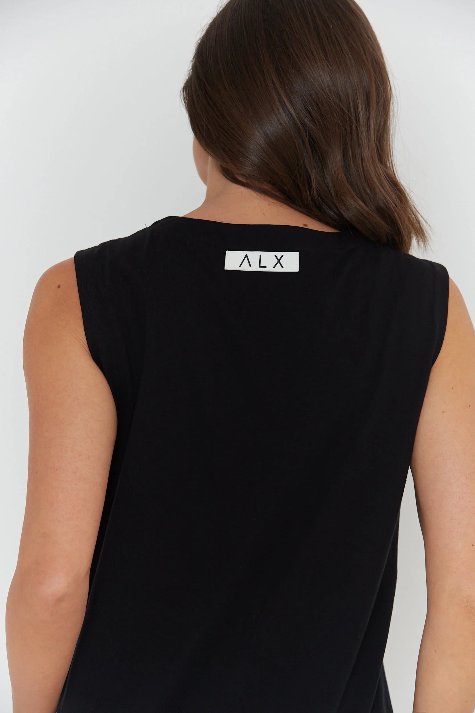 SIMBA V-Neck Black - Image 8