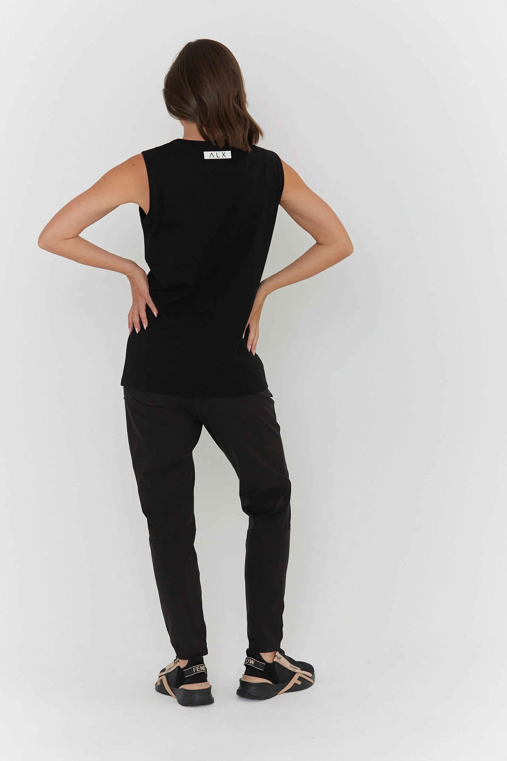 SIMBA V-Neck Black - Image 9